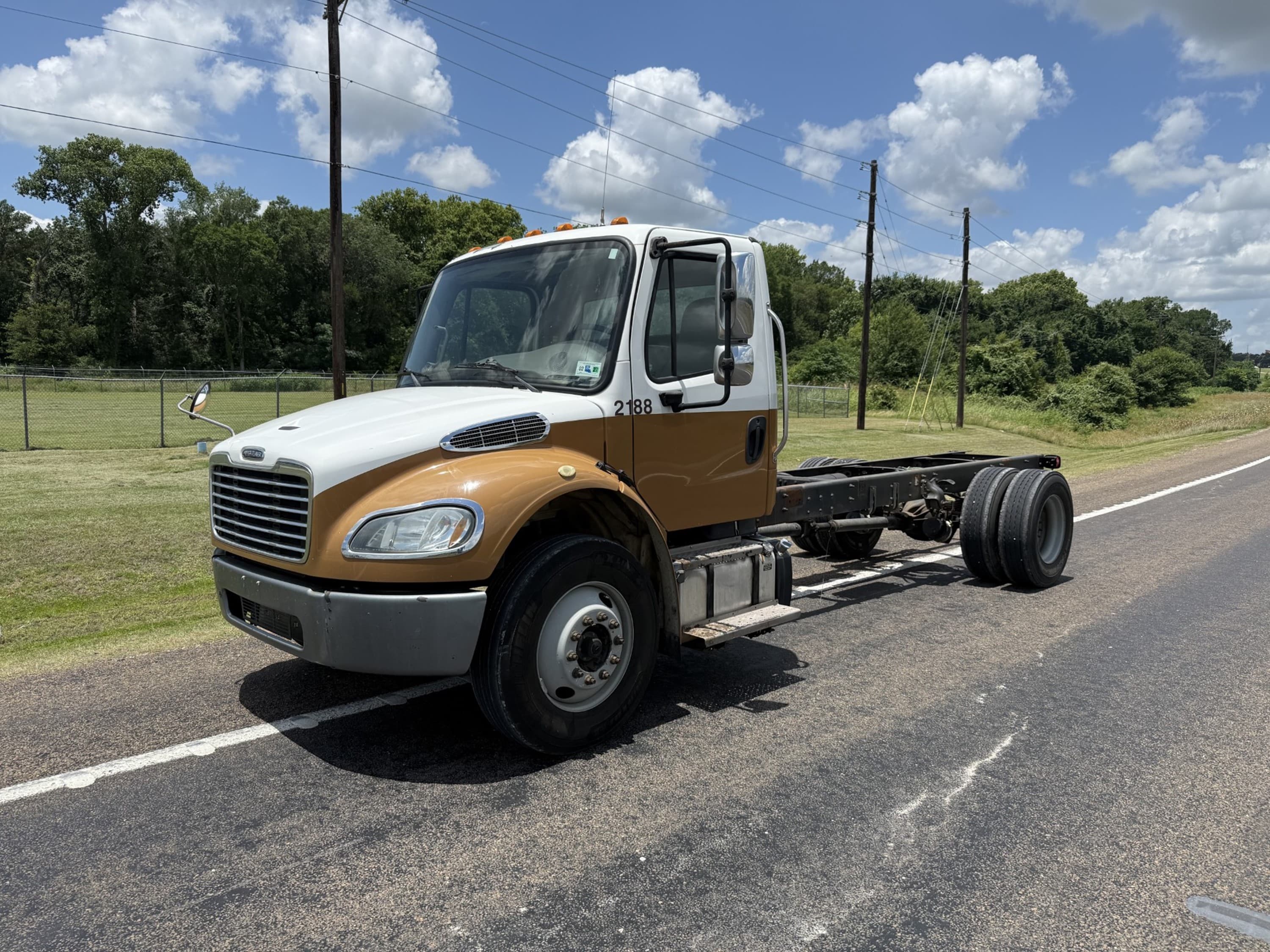 2013 Freightliner M2 106 - Photo 1