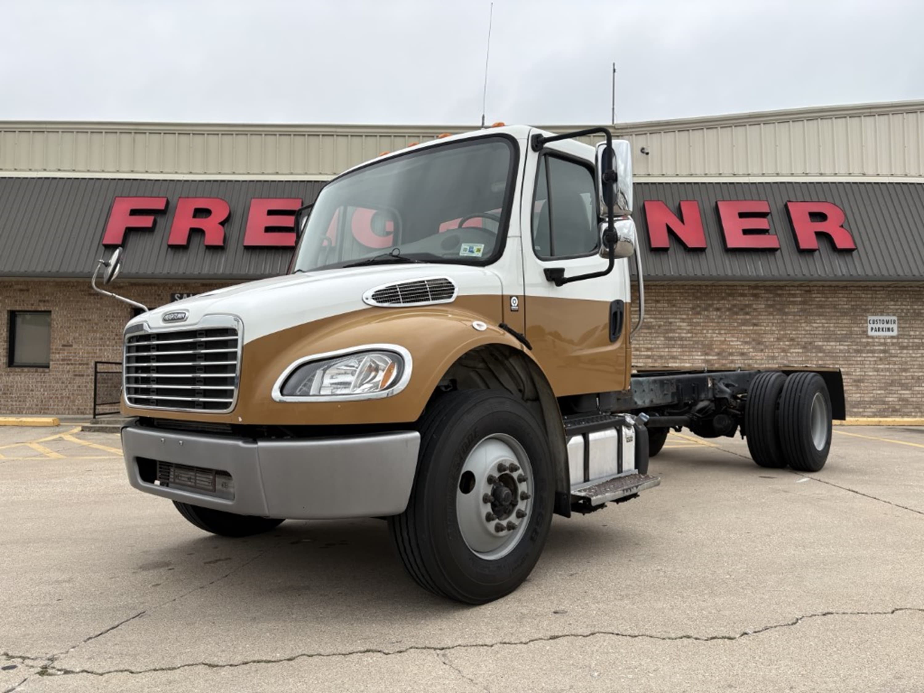 2014 Freightliner M2 106 - Photo 1