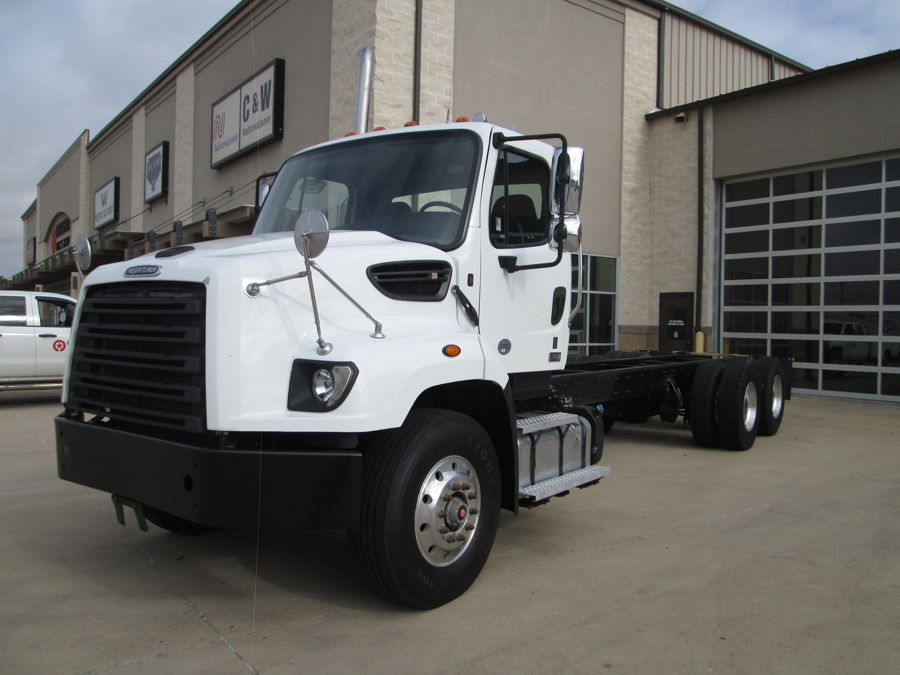 2021 Freightliner 114SD - Photo 1