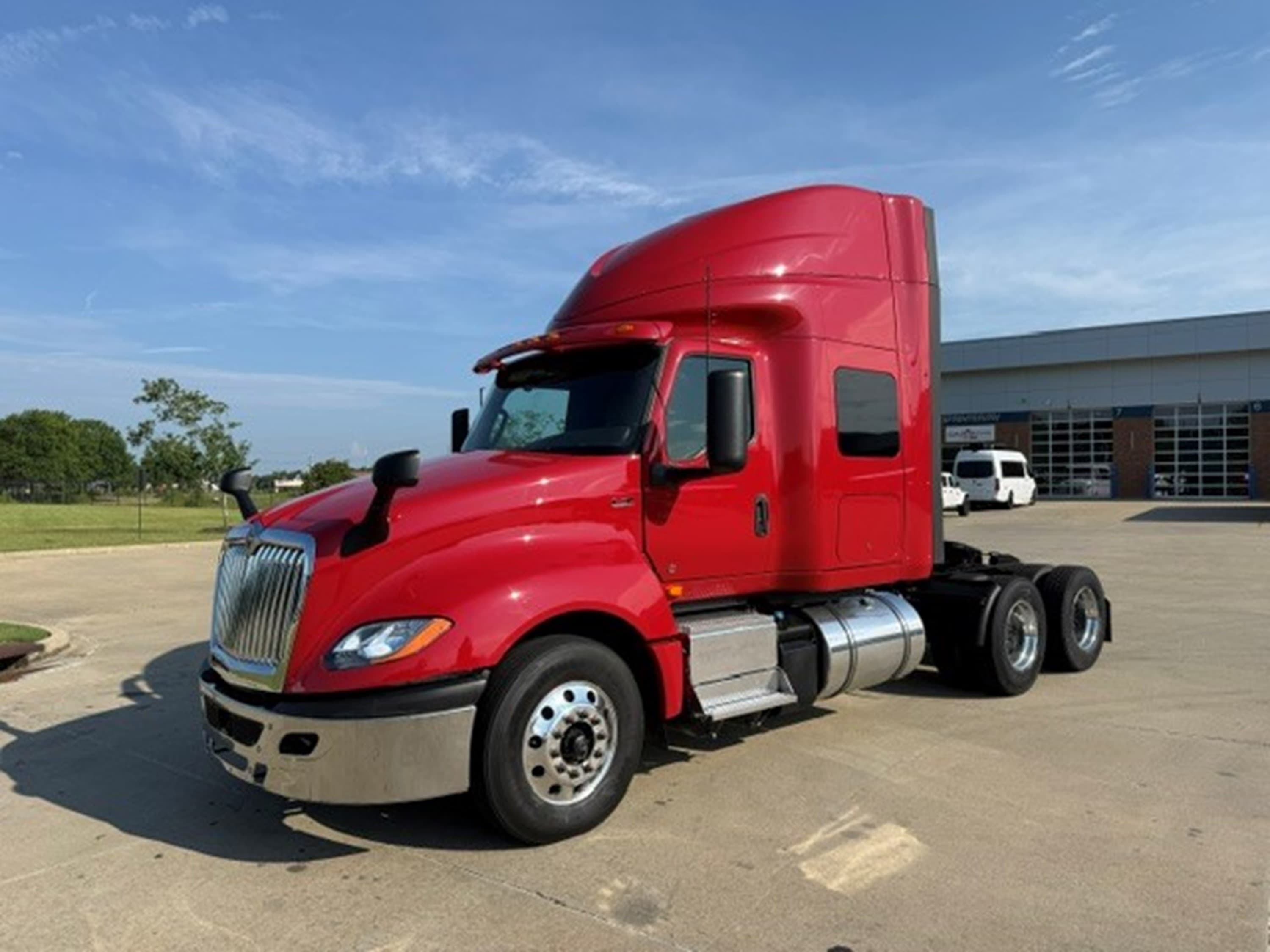 2021 International LT625 - Photo 1