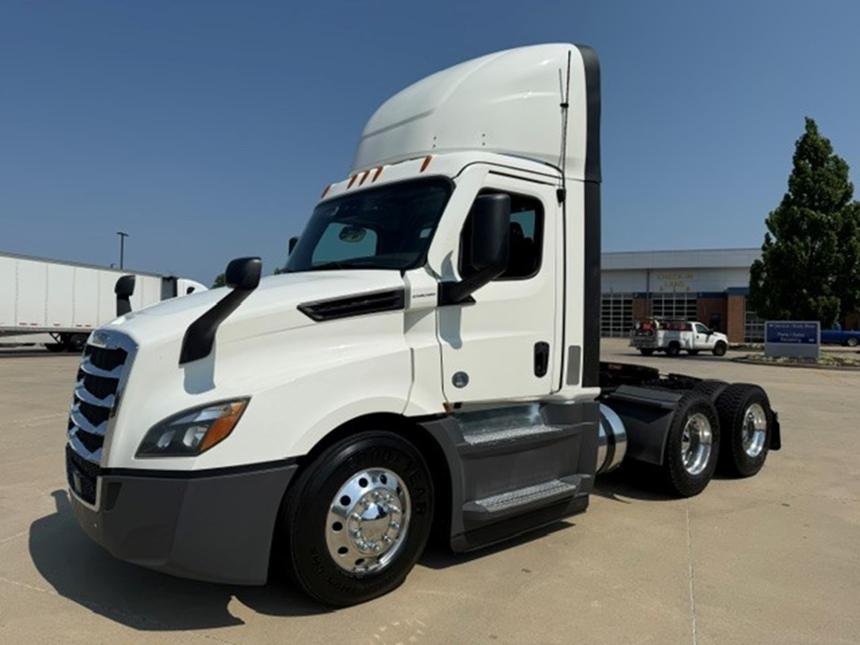 2021 Freightliner Cascadia 126 - Photo 1