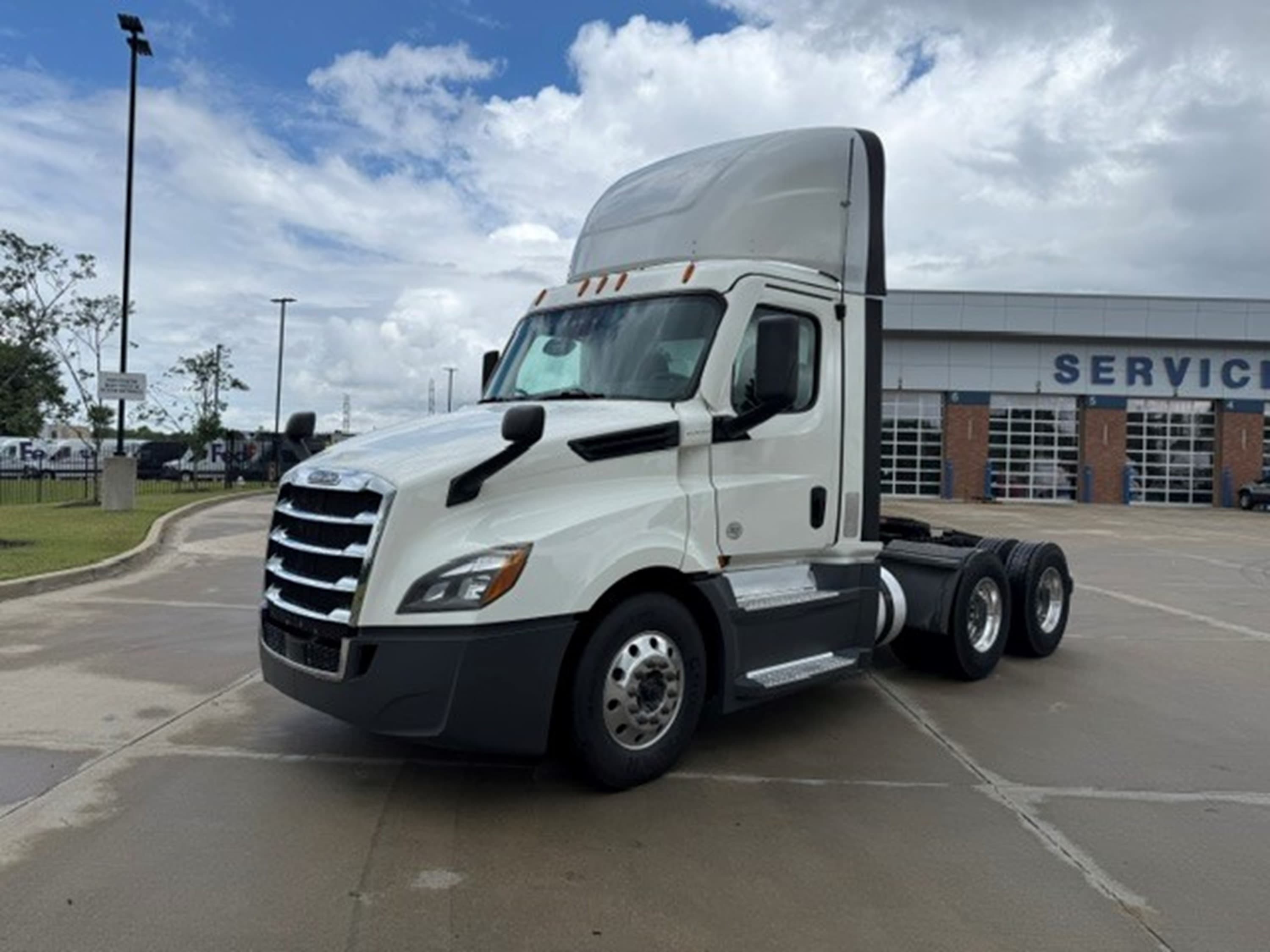 2021 Freightliner CA126 Cascadia - Photo 1