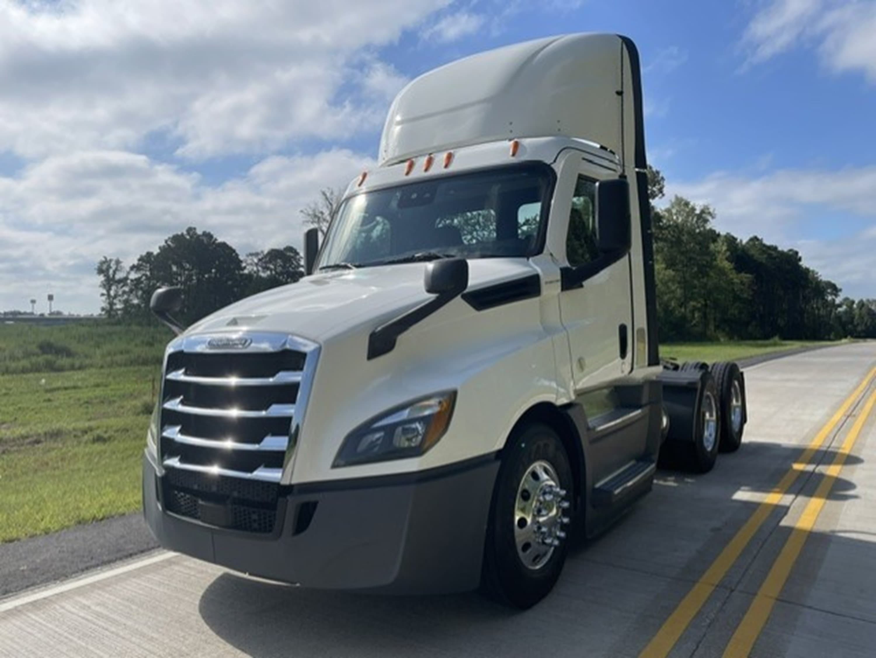 2021 Freightliner CA126 Cascadia - Photo 1