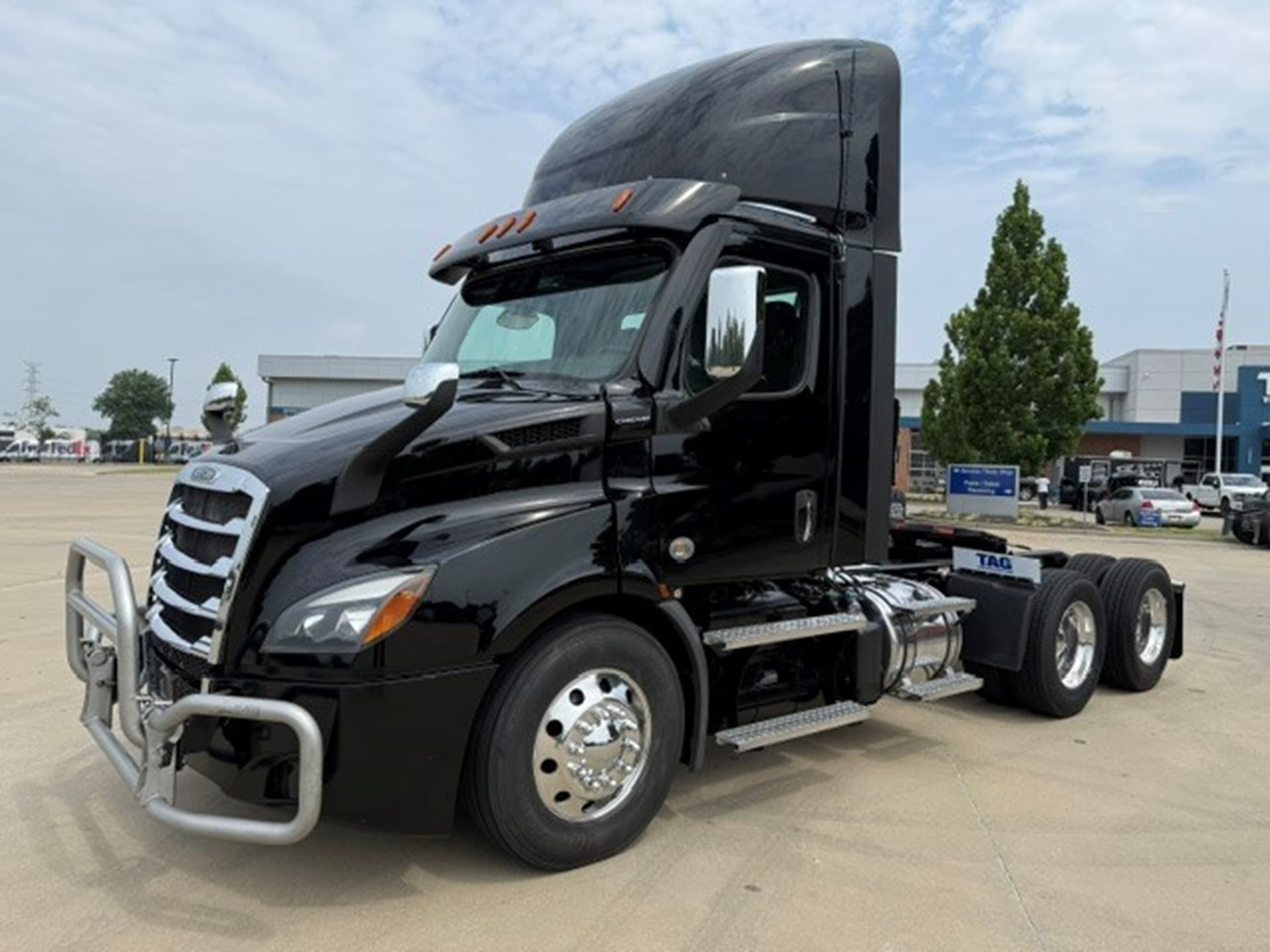 2023 Freightliner CA116 Cascadia - Photo 1