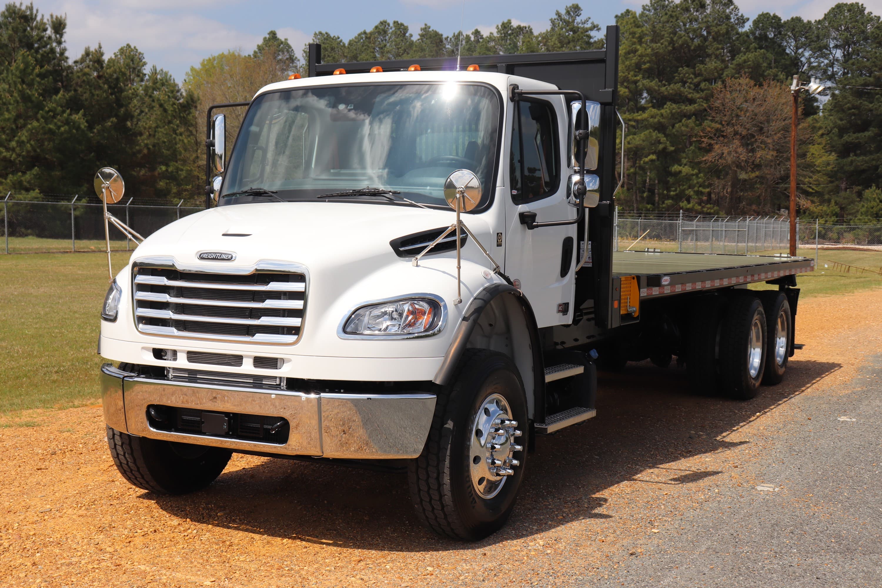 2026 Freightliner M2 106 - Photo 1