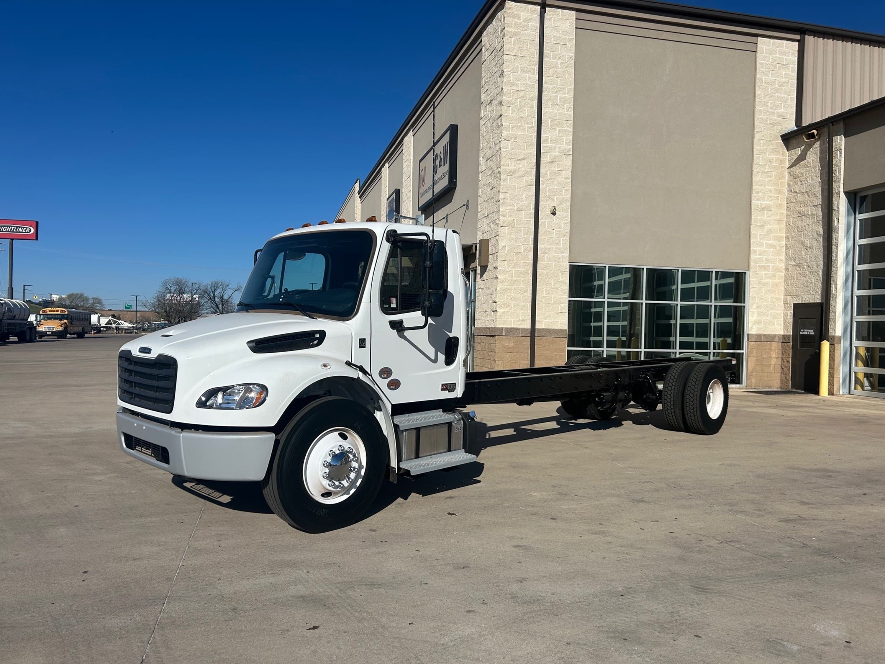 2026 Freightliner M2 106 - Photo 1