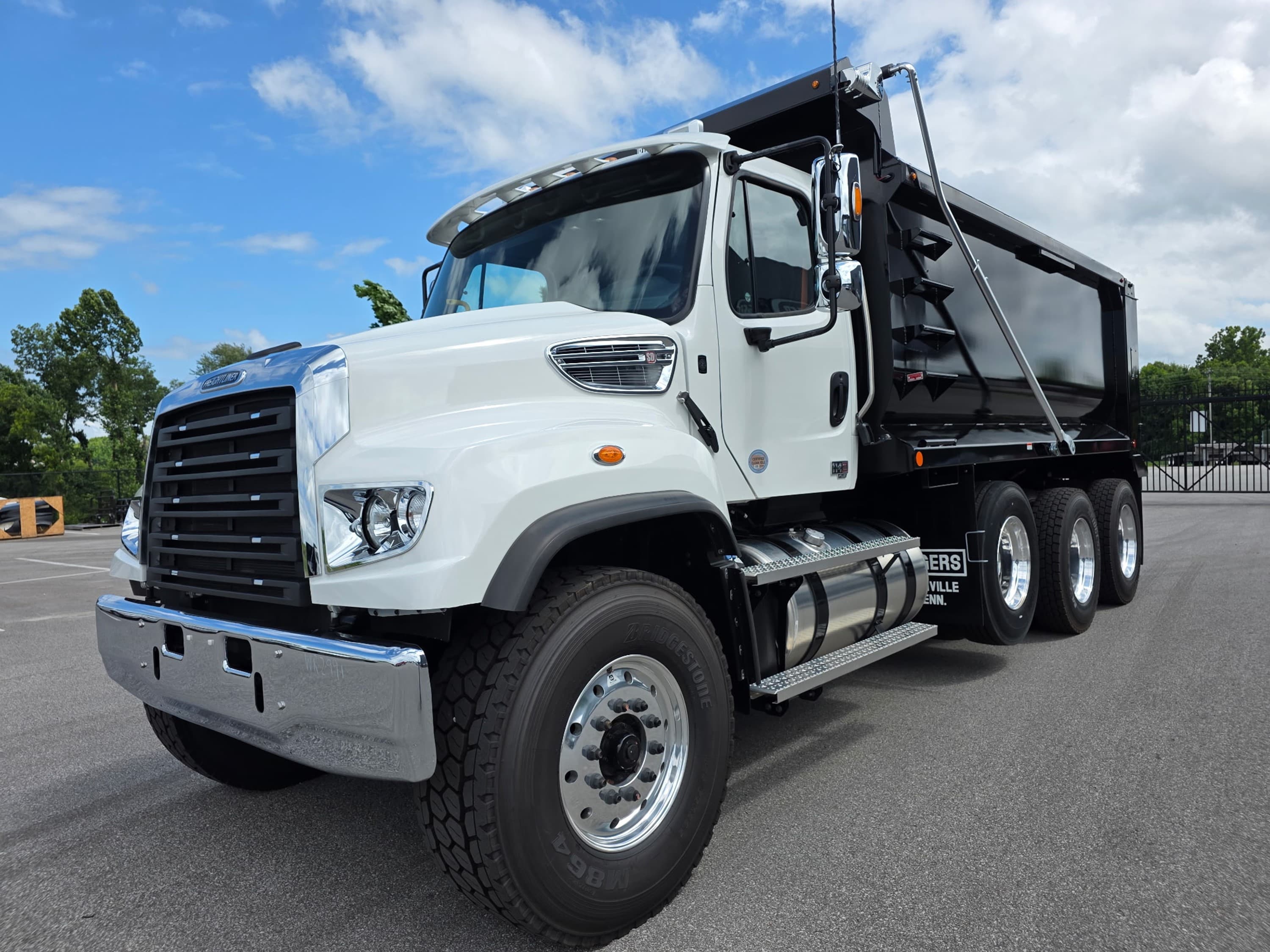 2026 Freightliner 114SD - Photo 1