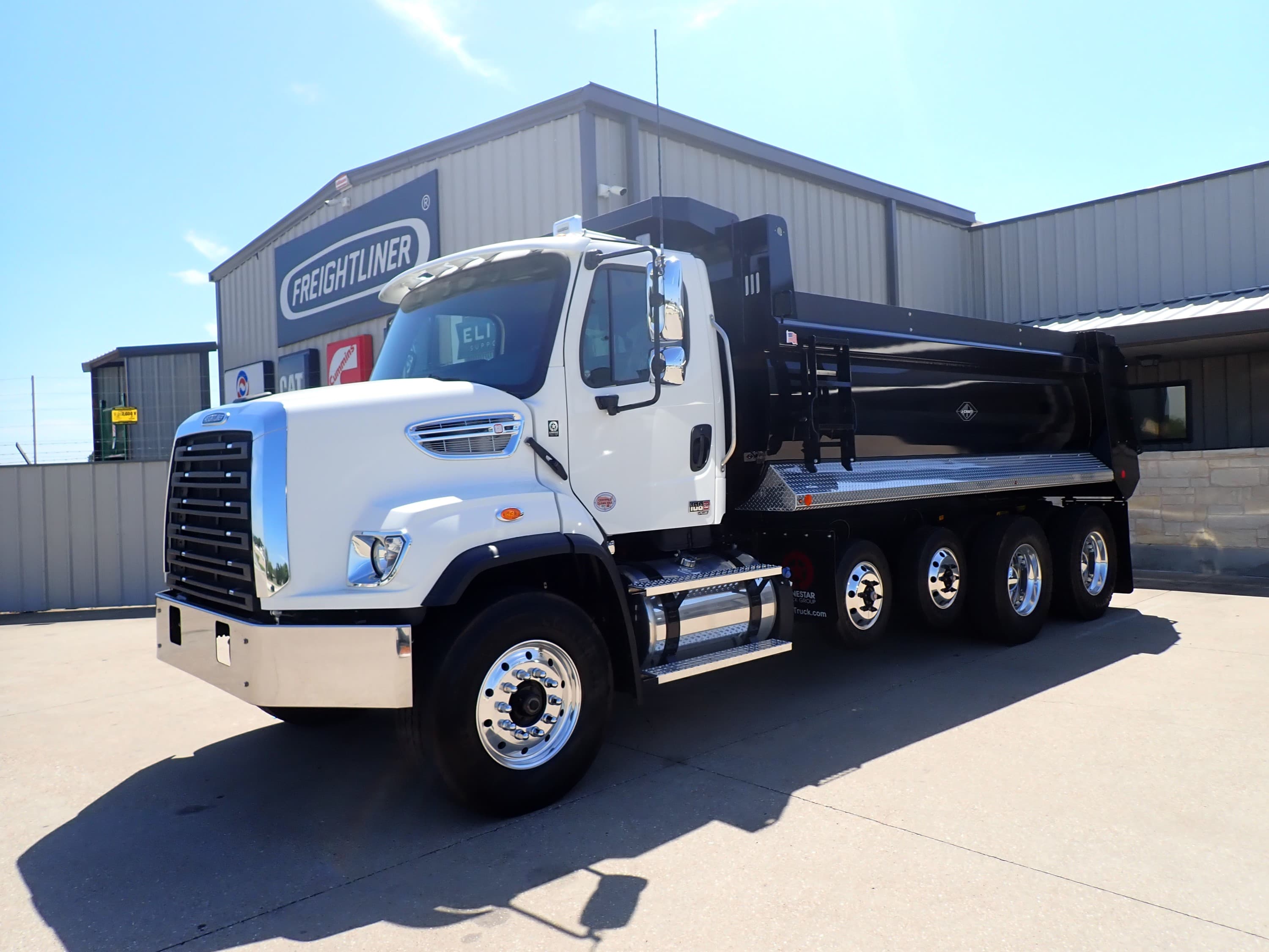 2026 Freightliner 108SD - Photo 1