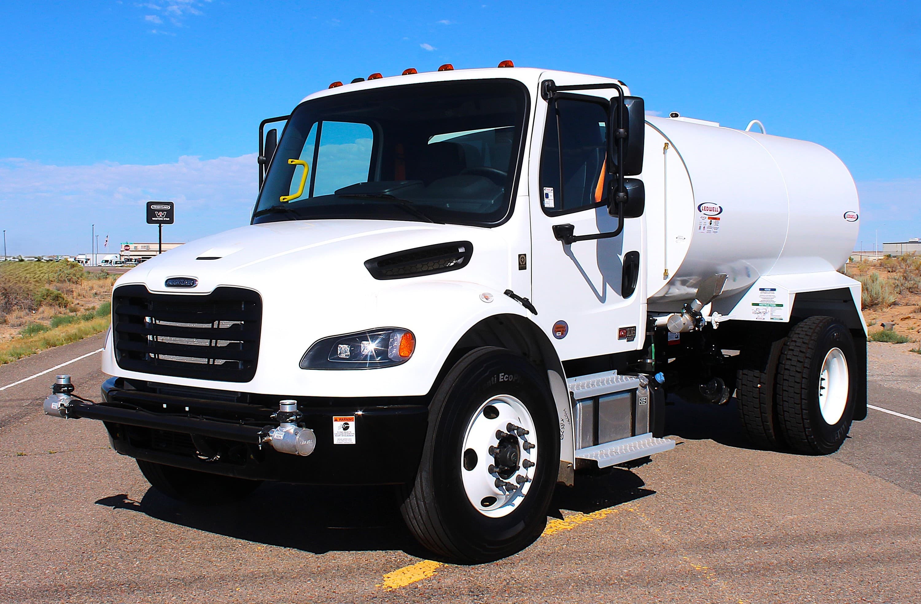2027 Freightliner M2 106 - Photo 1