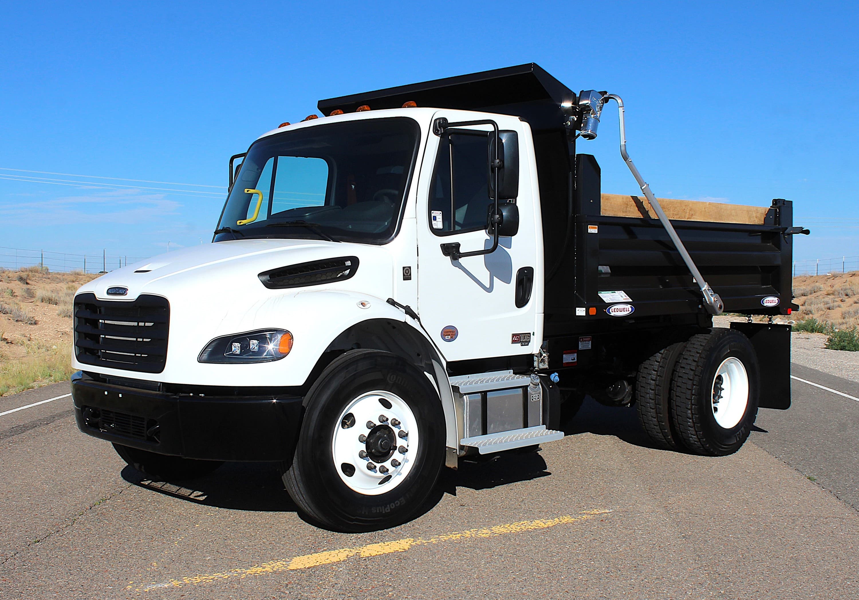 2027 Freightliner M2 106 - Photo 1