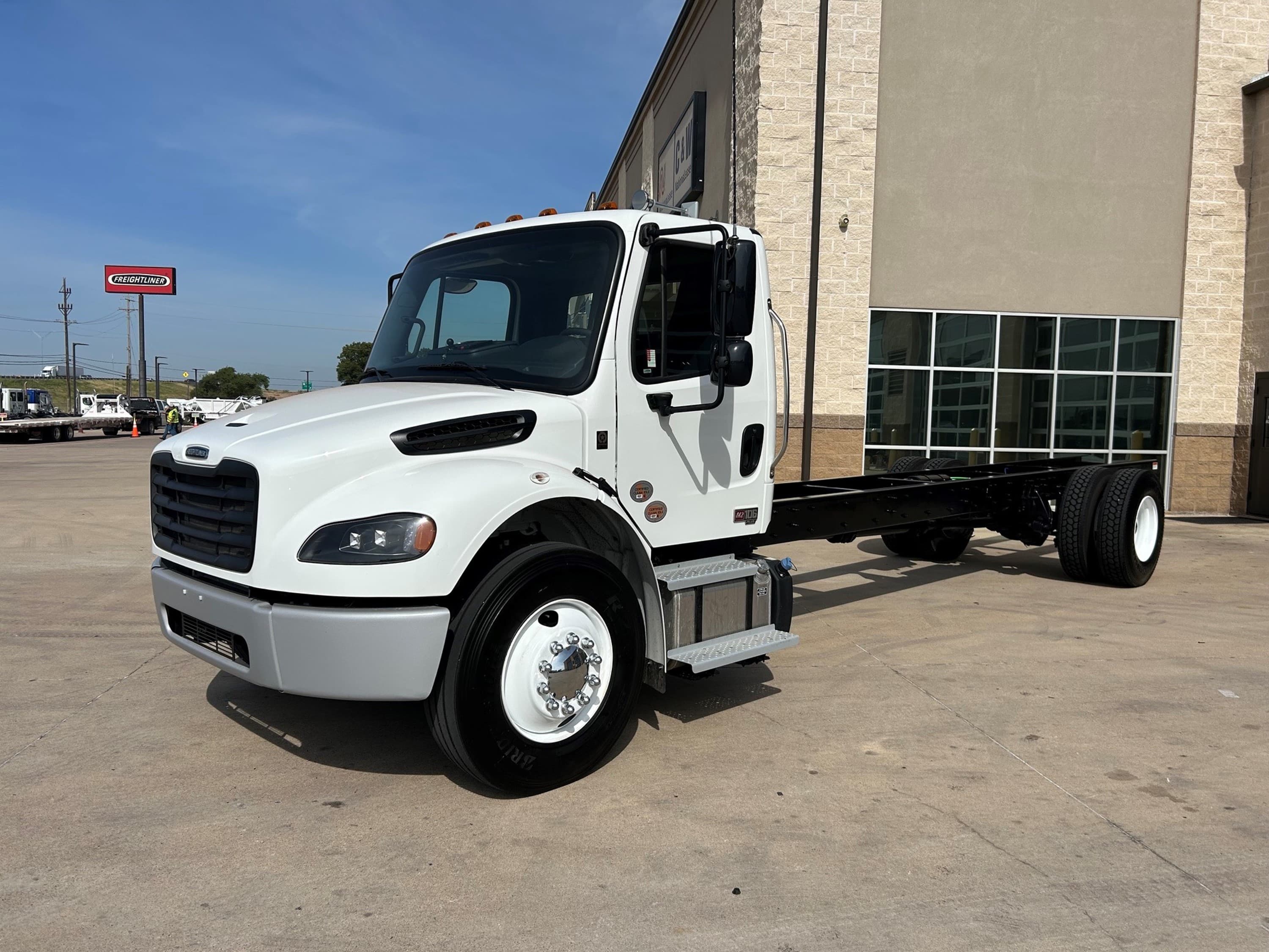 2027 Freightliner M2 106 - Photo 1